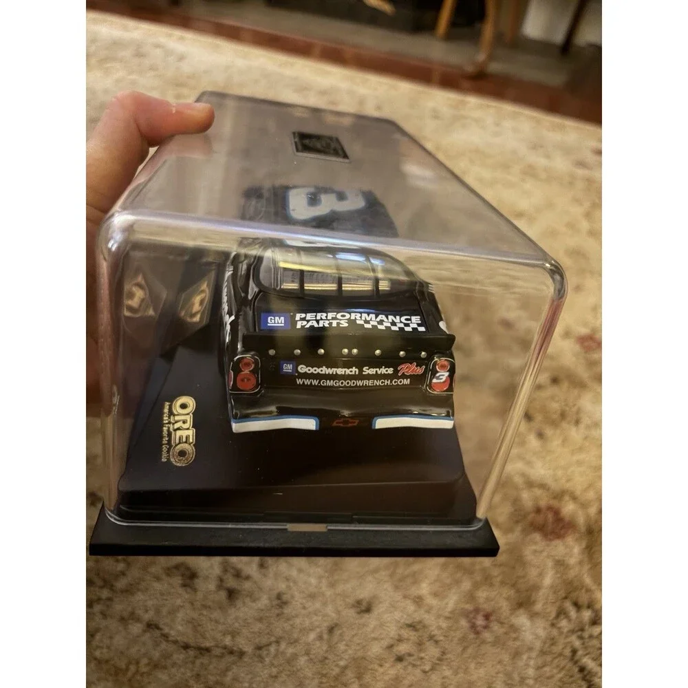 Revell 1:24 Dale Earnhardt Chevy Monte Carlo #3 Oreo Diecast w/ Case Stand